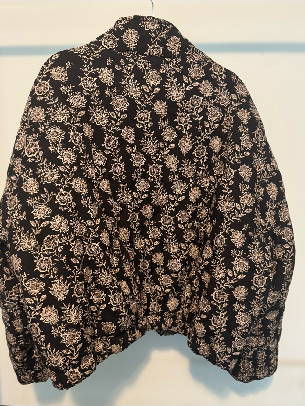 Polagram Black Quilted Puffer Jacket with Beige Floral Print NWOT - Picture 3 of 9
